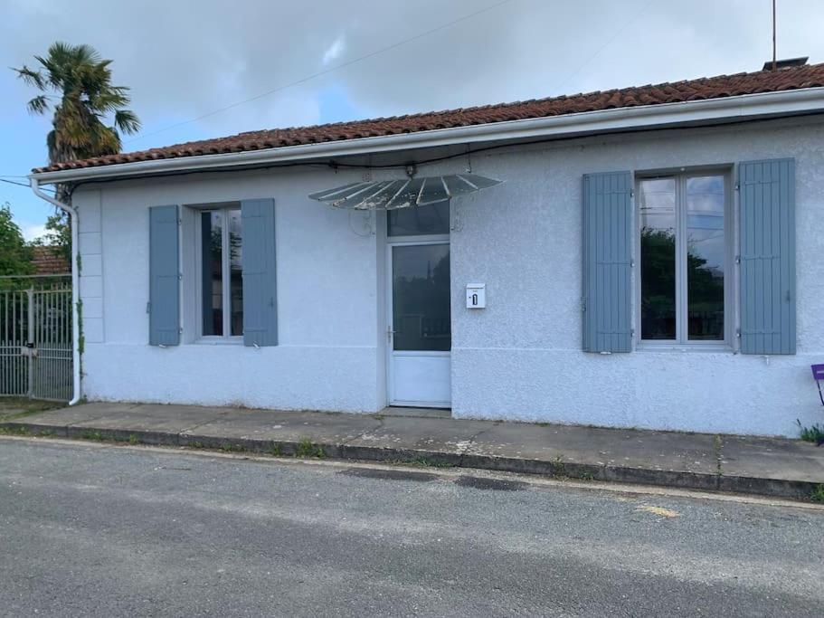 Jolie Medocaine Avec Jardin Apartment Saint-Estephe  Exterior photo